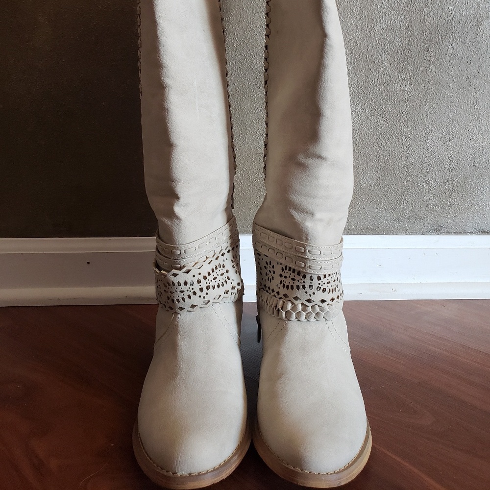 Not Rated Western Style Boot - Picture 4 of 6